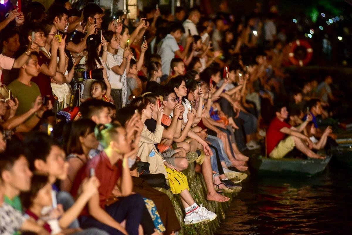 Hàng vạn người mãn nhãn xem bắn pháo hoa ở chùa Tam Chúc ngày Đại lễ Phật đản Vesak 2019 Ảnh 3