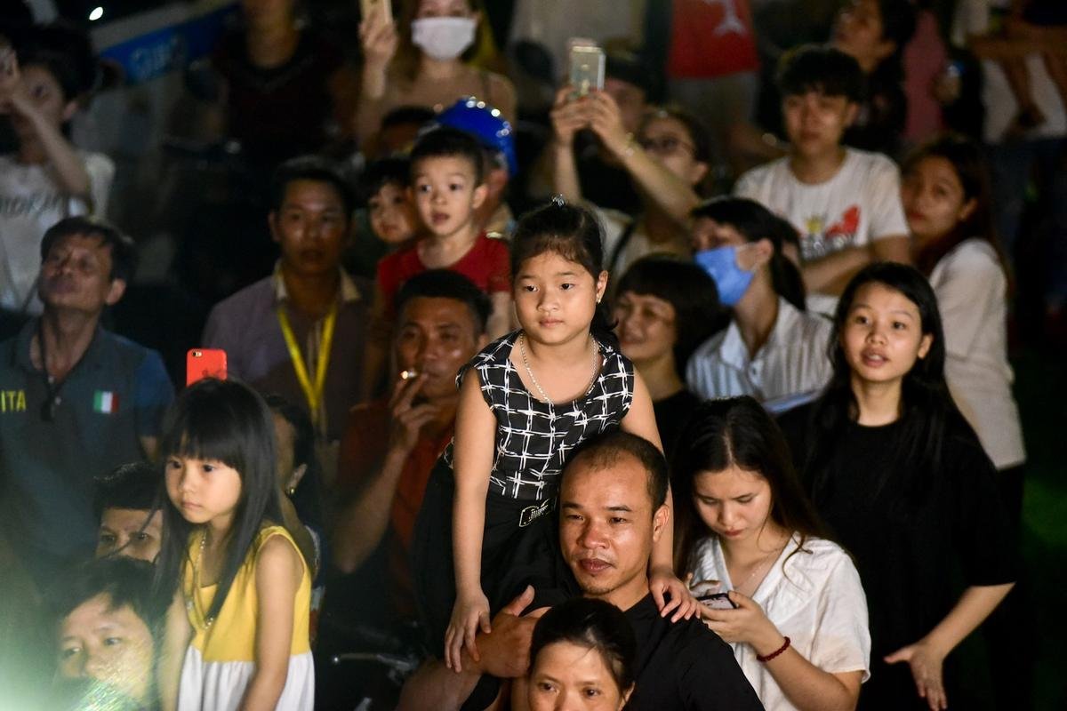 Hàng vạn người mãn nhãn xem bắn pháo hoa ở chùa Tam Chúc ngày Đại lễ Phật đản Vesak 2019 Ảnh 10