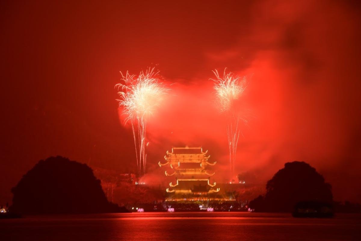 Hàng vạn người mãn nhãn xem bắn pháo hoa ở chùa Tam Chúc ngày Đại lễ Phật đản Vesak 2019 Ảnh 5