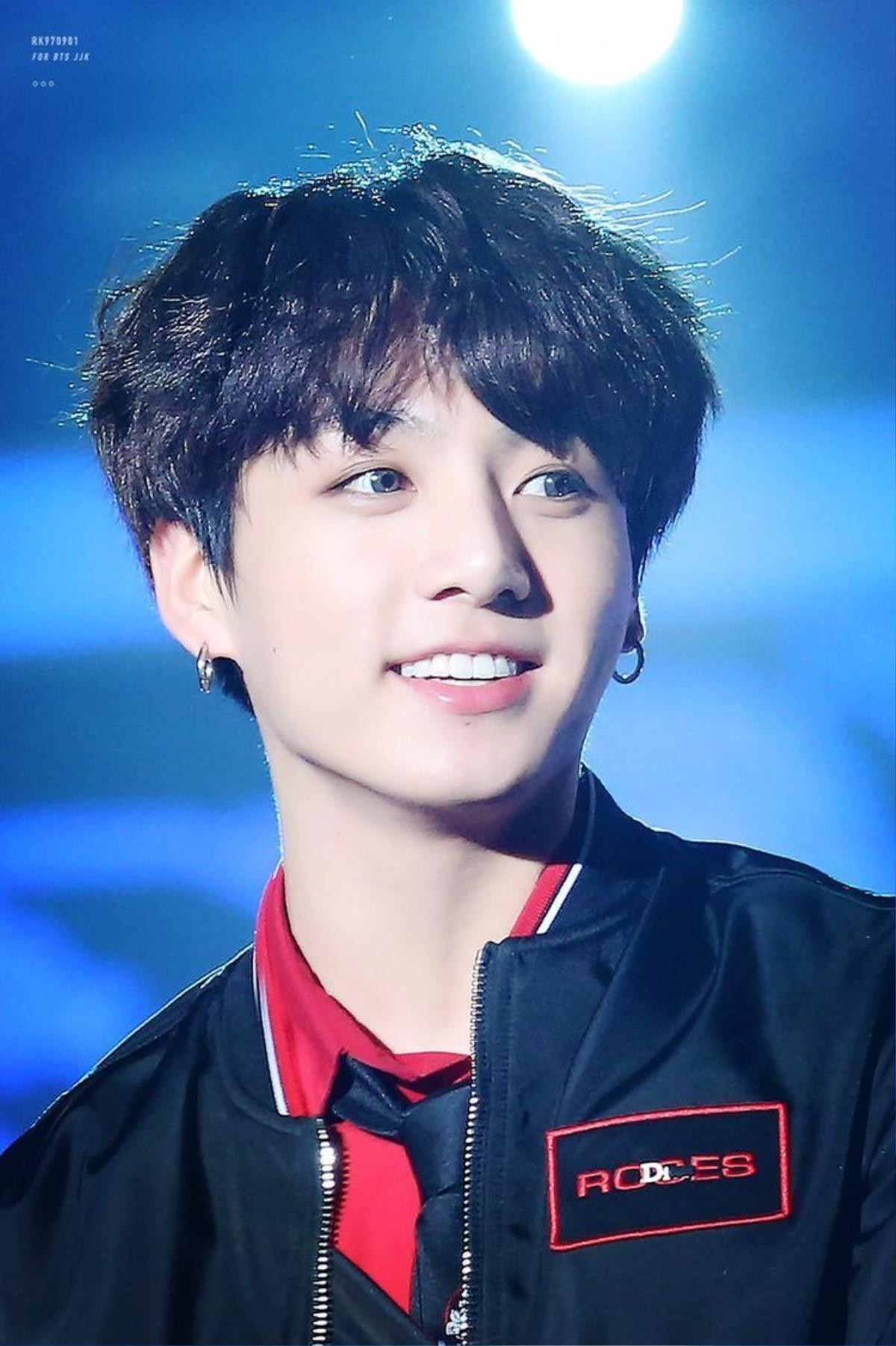 40 giây 'cực phẩm' của Jungkook (BTS): Vuốt tóc không nói lời nào nhưng cũng làm bao con tim 'mê mệt' Ảnh 3