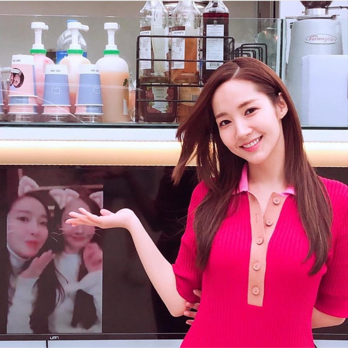 Jessica Jung ngọt ngào gửi quà ủng hộ Park Min Young và phim 'Bí mật nàng fangirl' Ảnh 1