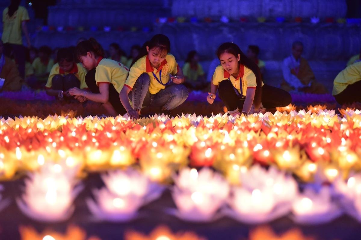 Thắp sáng 65.000 ngọn nến cầu nguyện thế giới hoà bình trong đêm hội Vesak ở ngôi chùa lớn nhất thế giới Ảnh 7