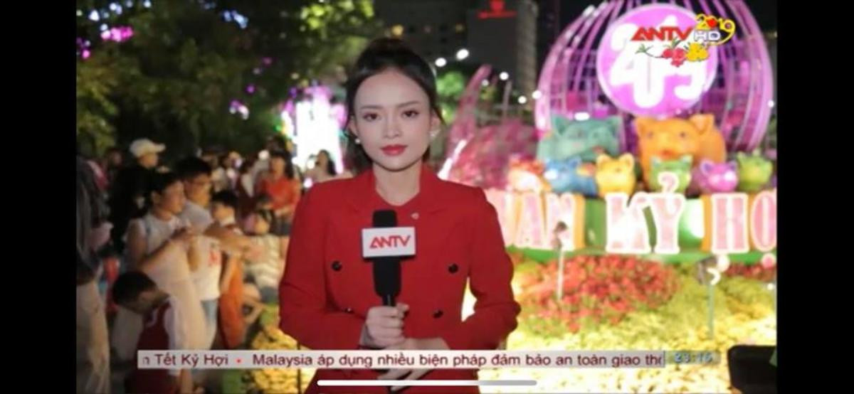 Những nữ MC VTV 'kín đáo khi làm việc, gợi cảm chết người trong đời thường' Ảnh 22