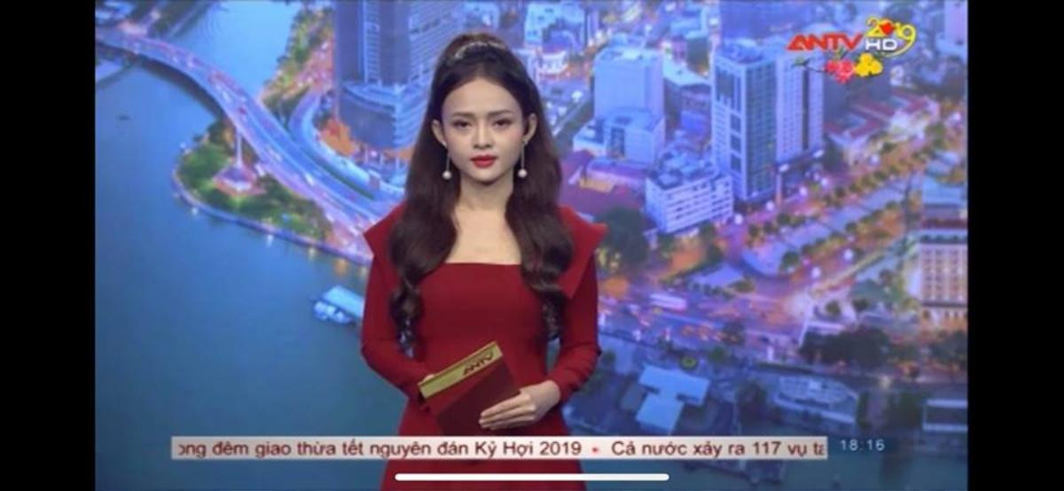 Những nữ MC VTV 'kín đáo khi làm việc, gợi cảm chết người trong đời thường' Ảnh 21