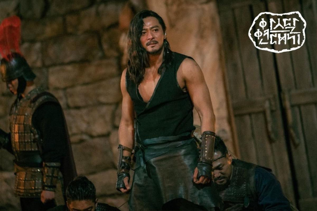 Jang Dong Gun khoe cơ bắp cuồn cuộn hùng dũng, tăng 8kg để đóng 'Arthdal Chronicles' Ảnh 6