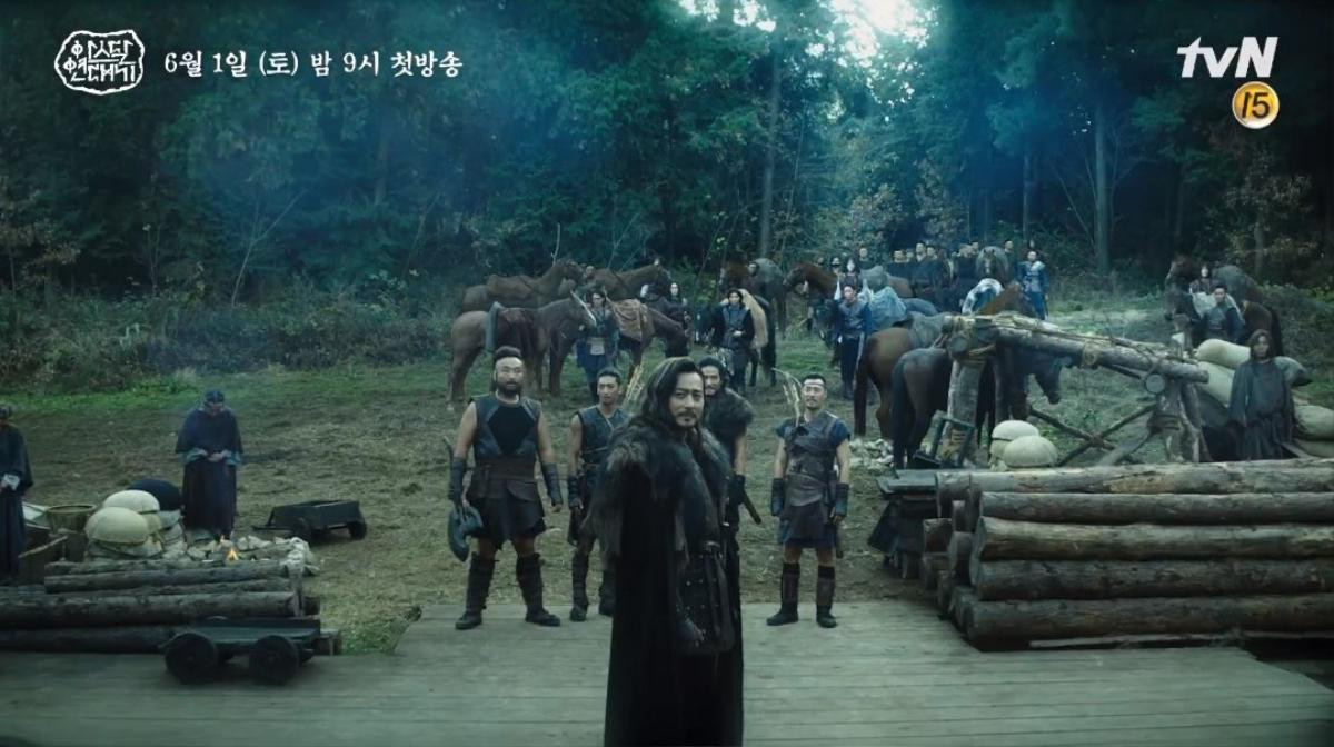 Jang Dong Gun khoe cơ bắp cuồn cuộn hùng dũng, tăng 8kg để đóng 'Arthdal Chronicles' Ảnh 4