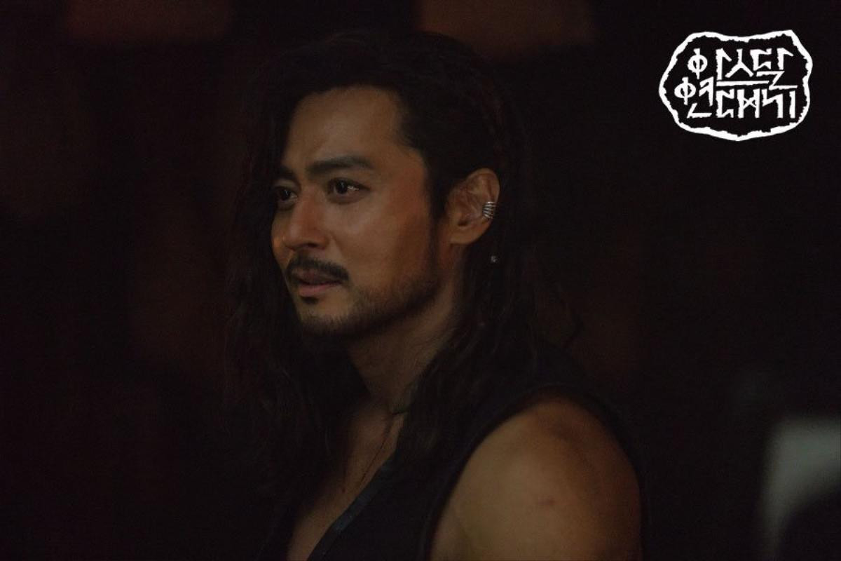 Jang Dong Gun khoe cơ bắp cuồn cuộn hùng dũng, tăng 8kg để đóng 'Arthdal Chronicles' Ảnh 1