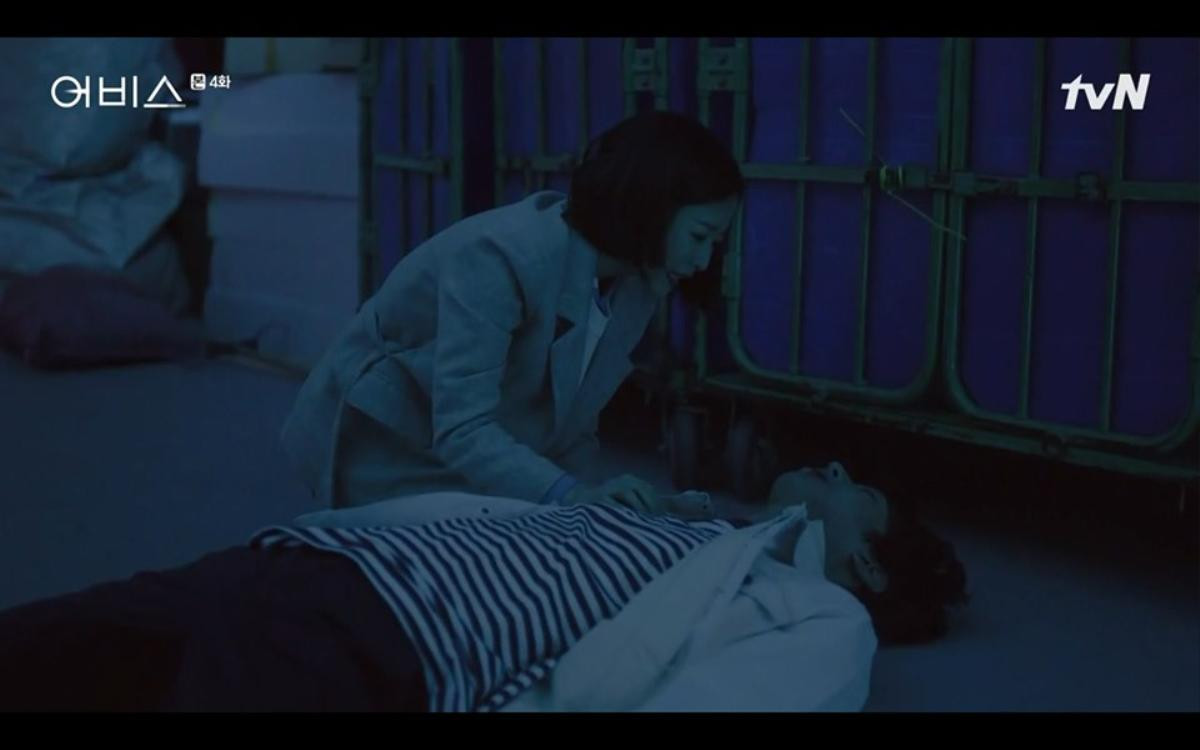 'Abyss' tập 4: Park Bo Young khóc hết nước mắt vì Ahn Hyo Seop bị giết lần hai Ảnh 26