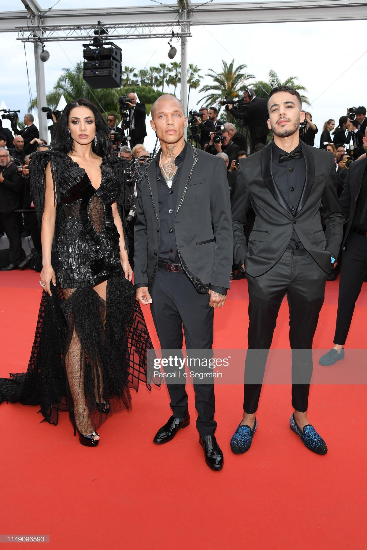 Thảm đỏ khai mạc LHP Cannes 2019: Selena Gomez đẹp lồng lộn khoe vòng 1 'ná thở' đối đầu 'Tiên nữ giáng trần' Elle Fanning Ảnh 31