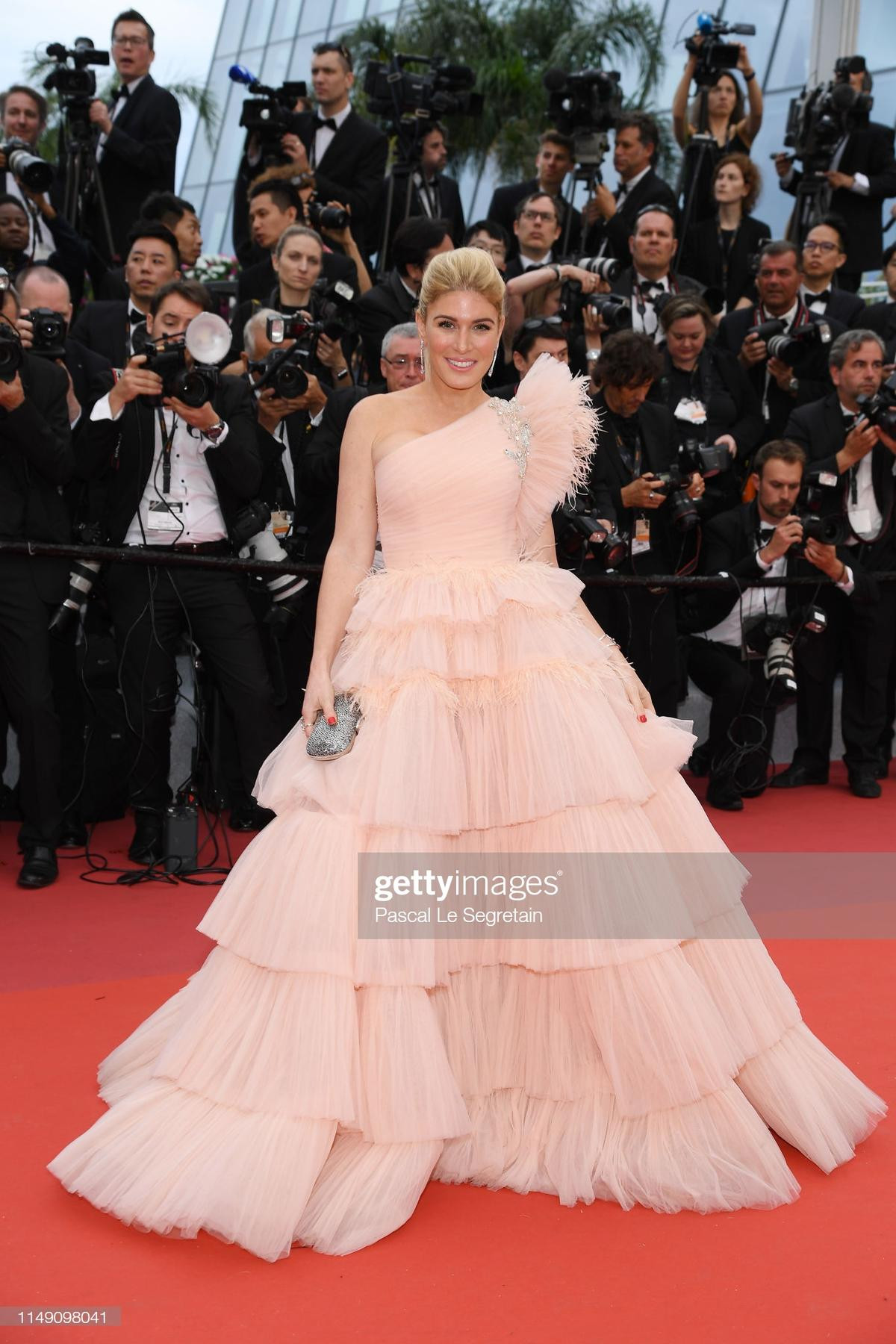 Thảm đỏ khai mạc LHP Cannes 2019: Selena Gomez đẹp lồng lộn khoe vòng 1 'ná thở' đối đầu 'Tiên nữ giáng trần' Elle Fanning Ảnh 38