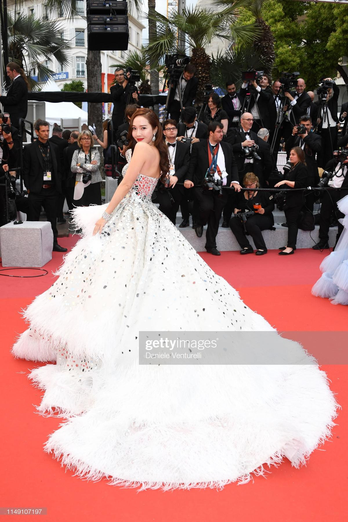 Thảm đỏ 'Cannes 2019' ngày 1: Củng Lợi kém sắc, Chompoo Araya thần thái cùng Jessica sang chảnh Ảnh 13