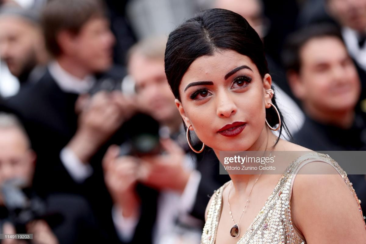 Selena Gomez lộ mỡ thừa, muôn vàn kiểu 'chơi nổi' của sao trên thảm đỏ 'LHP Cannes 2019' ngày 1 Ảnh 18