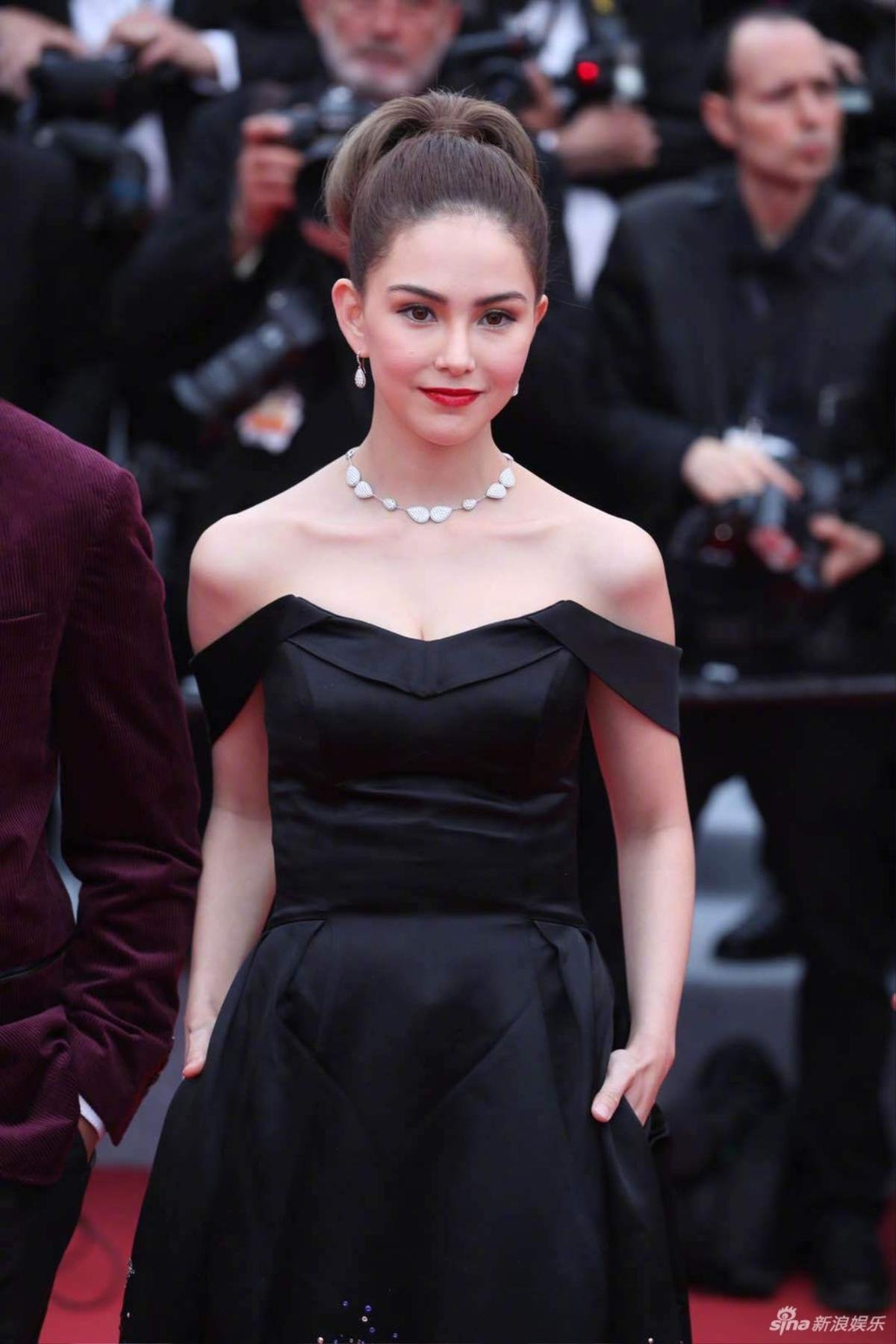 Chồng nhà người ta: Châu Kiệt Luân thuê chuyên cơ chở vợ đến LHP Cannes 2019, chủ tịch giả làm fan đứng từ xa để ngắm Ảnh 7