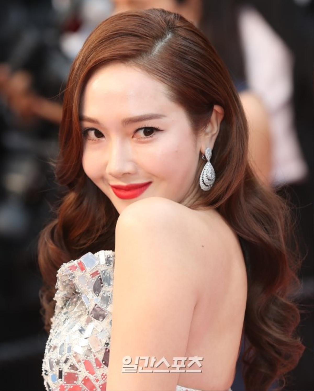 Jessica Jung bị chỉ trích, ném đá dữ dội khi tham dự 'LHP Cannes 2019' Ảnh 9