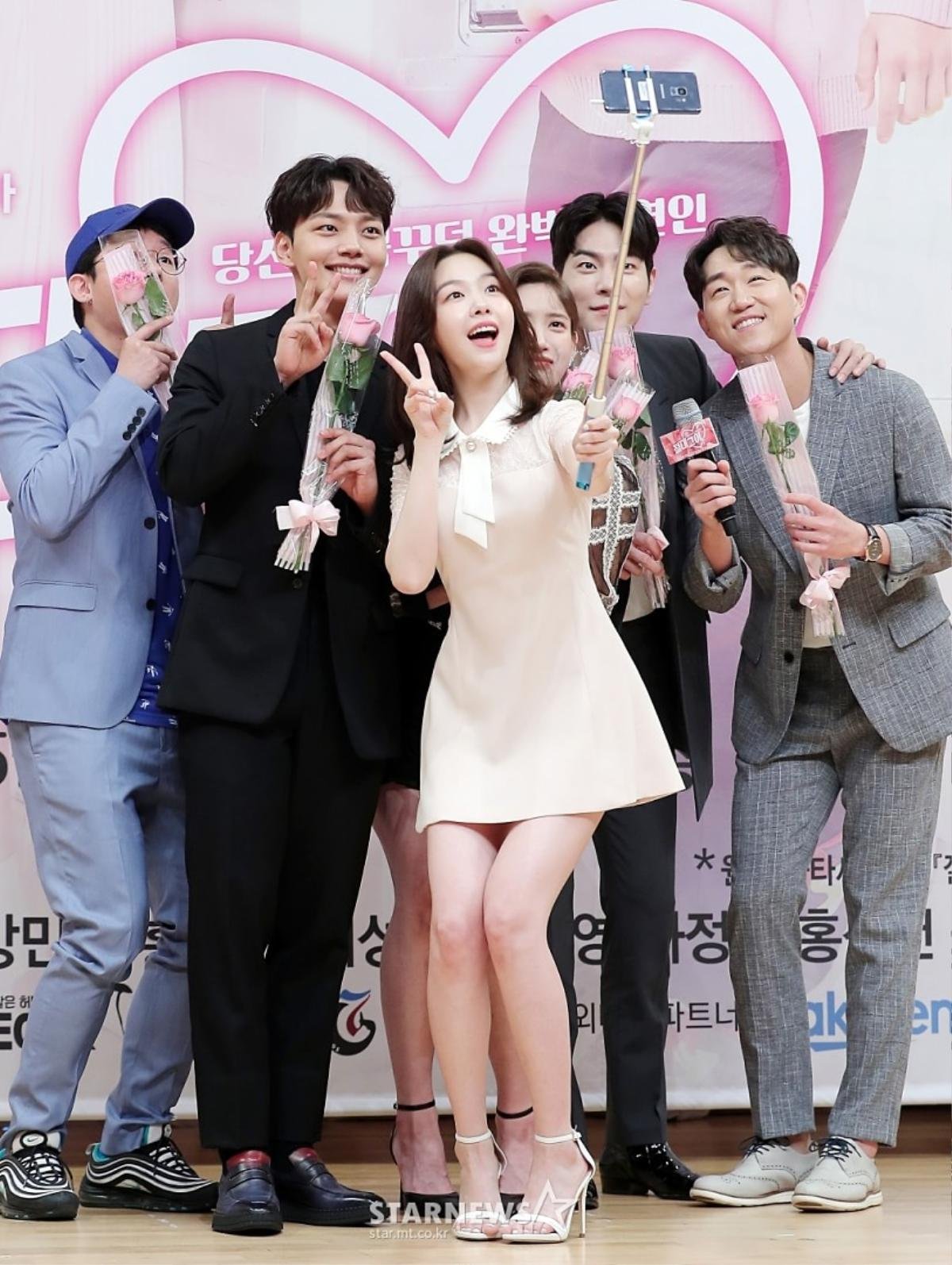 Họp báo 'Absolute Boyfriend': Yeo Jin Goo rạng rỡ, Minah (Girl's Day) - Hong Jong Hyun thân mật quá mức Ảnh 2