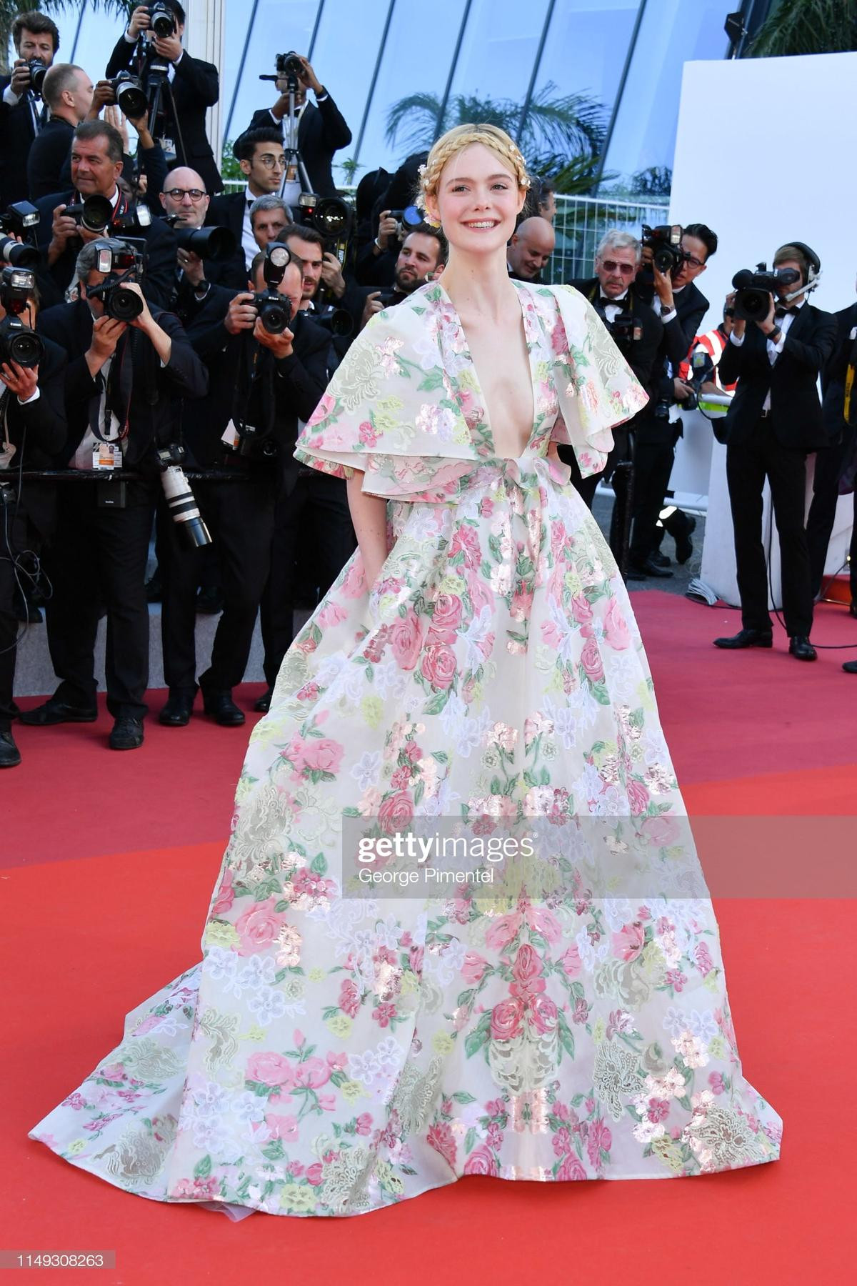 Ngôi sao hàng đầu hở bạo, trang phục kỳ dị và làm lố trên thảm đỏ 'LHP Cannes 2019' ngày 2 Ảnh 10