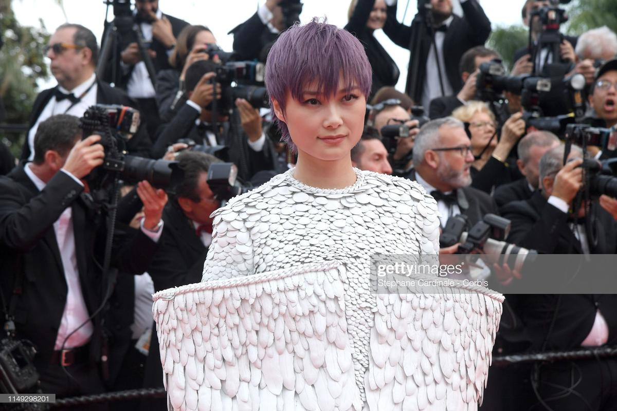 Thảm đỏ 'LHP Cannes 2019' ngày 2: Chompoo Araya lộ nội y, Cảnh Điềm khoe vòng 1 khủng Ảnh 15