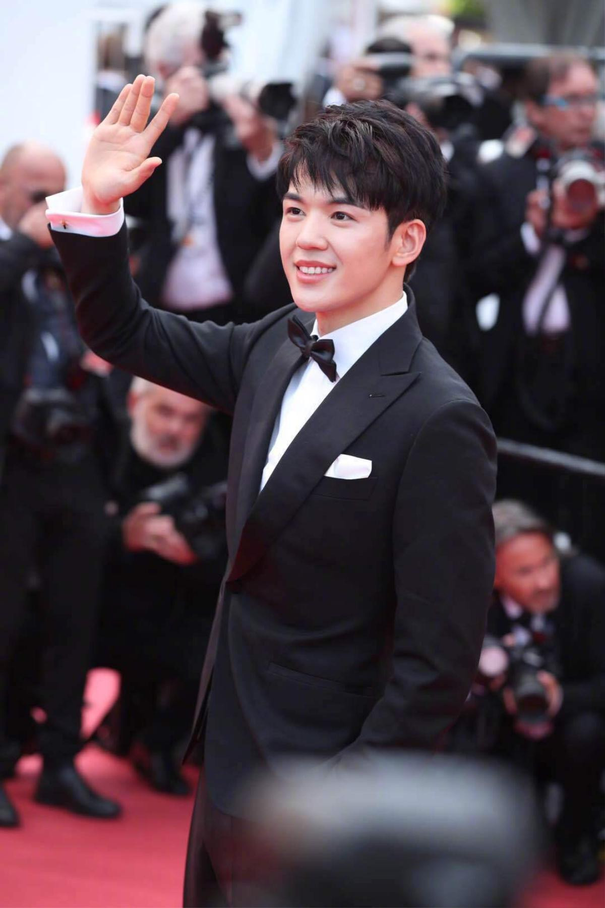 Thảm đỏ 'LHP Cannes 2019' ngày 2: Chompoo Araya lộ nội y, Cảnh Điềm khoe vòng 1 khủng Ảnh 18