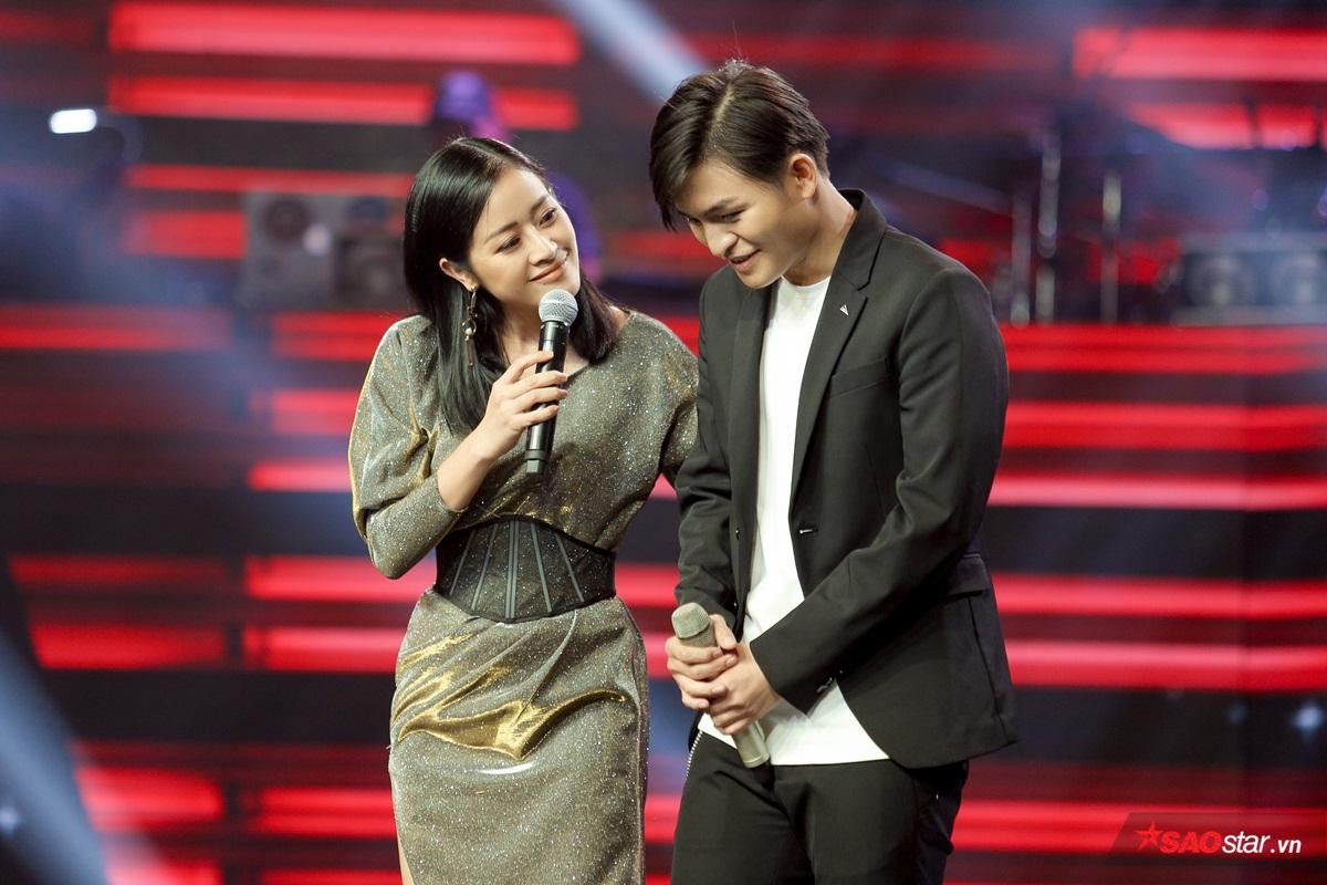 MC Phí Linh: Người 'cân' mọi khoảnh khắc drama lẫn loạt tiết mục đỉnh của The Voice 2019 Ảnh 4