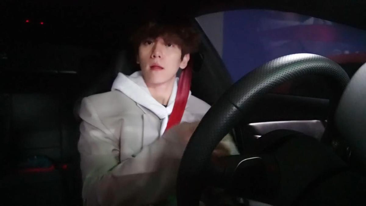 Baekhyun (EXO) mở kênh YouTube, chia sẻ cuộc sống thường nhật: 'Đầu xù tóc rối' Ảnh 4