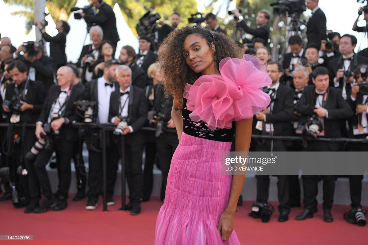 Thảm đỏ LHP Cannes 2019 ngày 3: Richard Madden và Taron Egerton gây sốt với biểu cảm cực hài, Hoa hậu Priyanka Chopra nổi bật với vòng 1 'khủng' Ảnh 15