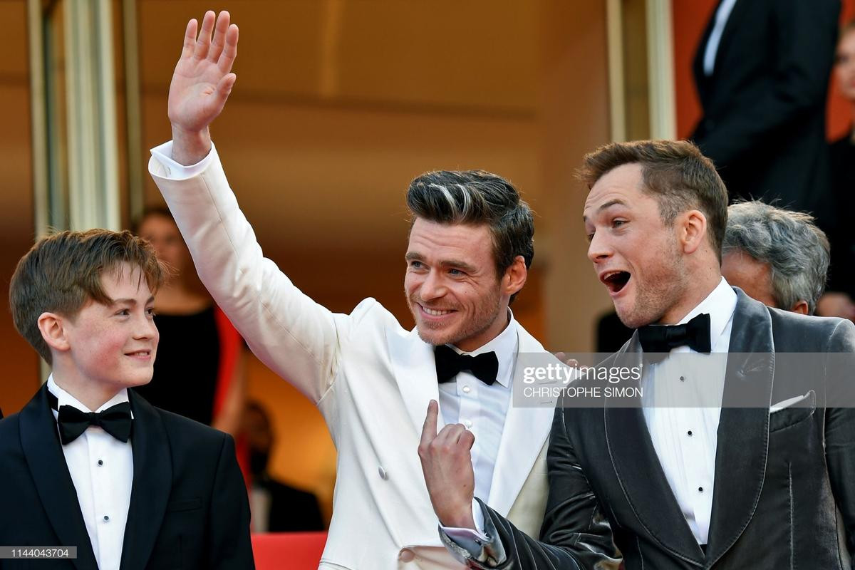 Thảm đỏ LHP Cannes 2019 ngày 3: Richard Madden và Taron Egerton gây sốt với biểu cảm cực hài, Hoa hậu Priyanka Chopra nổi bật với vòng 1 'khủng' Ảnh 7