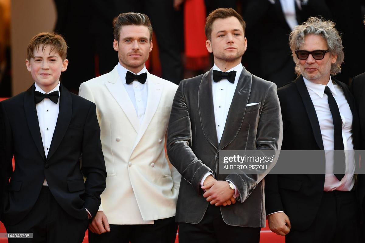 Thảm đỏ LHP Cannes 2019 ngày 3: Richard Madden và Taron Egerton gây sốt với biểu cảm cực hài, Hoa hậu Priyanka Chopra nổi bật với vòng 1 'khủng' Ảnh 5