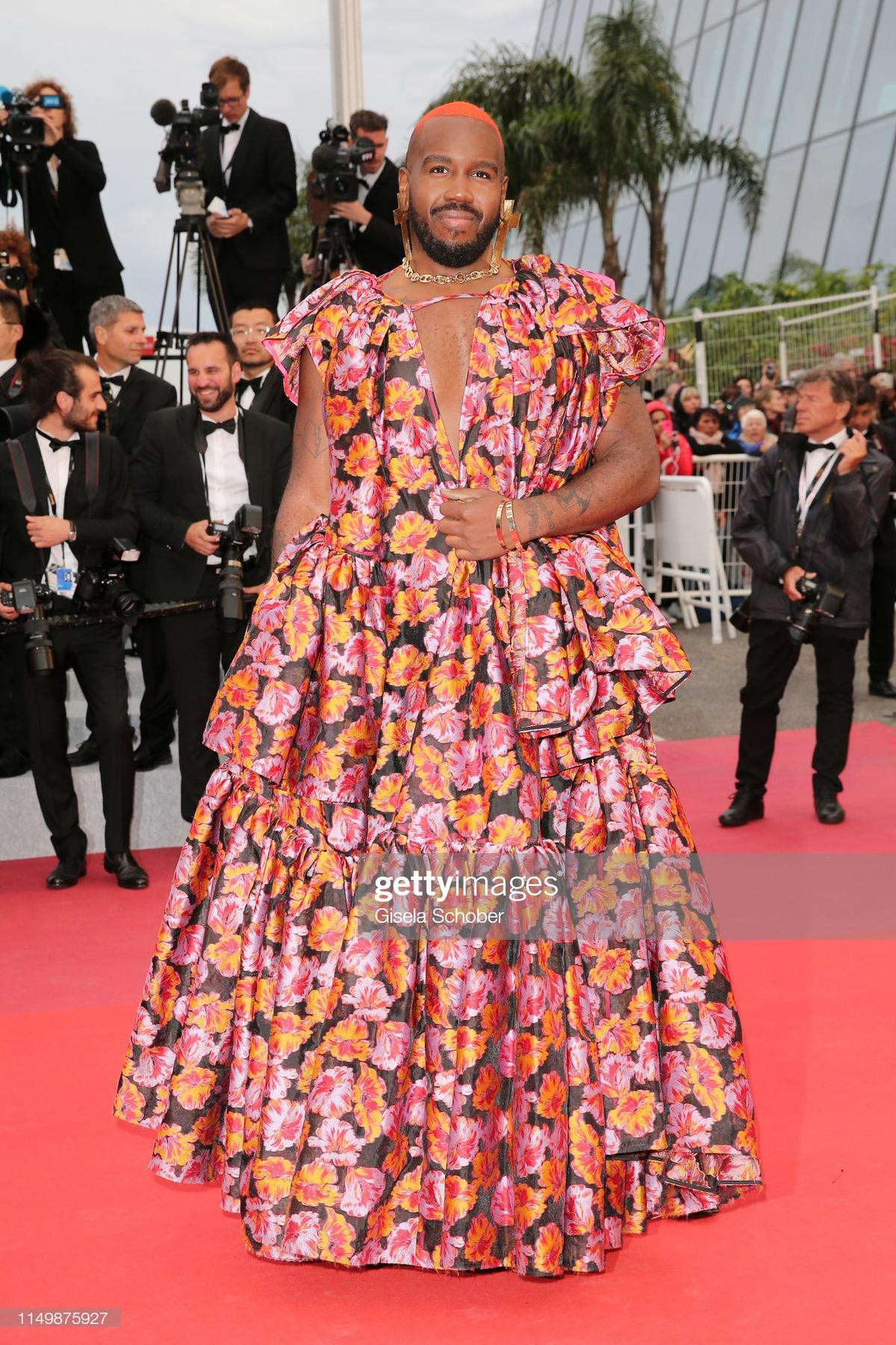 Thảm đỏ LHP Cannes 2019 ngày 4: Hofit Golan mặc váy xuyên thấu lộ nhũ hoa, Anja Rubik khoe vòng 1 hờ hững Ảnh 10