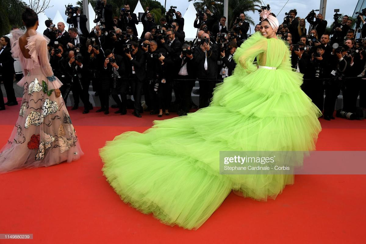 Thảm đỏ LHP Cannes 2019 ngày 4: Hofit Golan mặc váy xuyên thấu lộ nhũ hoa, Anja Rubik khoe vòng 1 hờ hững Ảnh 21