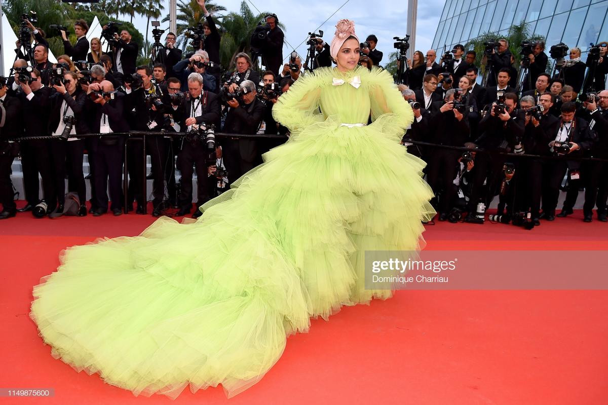 Thảm đỏ ngày 4: Khoe 'hàng', trang phục kỳ quái chưa bao giờ hết gây chú ý tại Cannes 2019 Ảnh 10