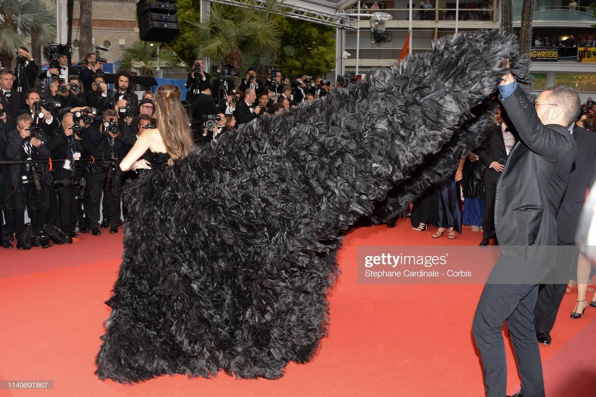 Thảm đỏ ngày 4: Khoe 'hàng', trang phục kỳ quái chưa bao giờ hết gây chú ý tại Cannes 2019 Ảnh 17