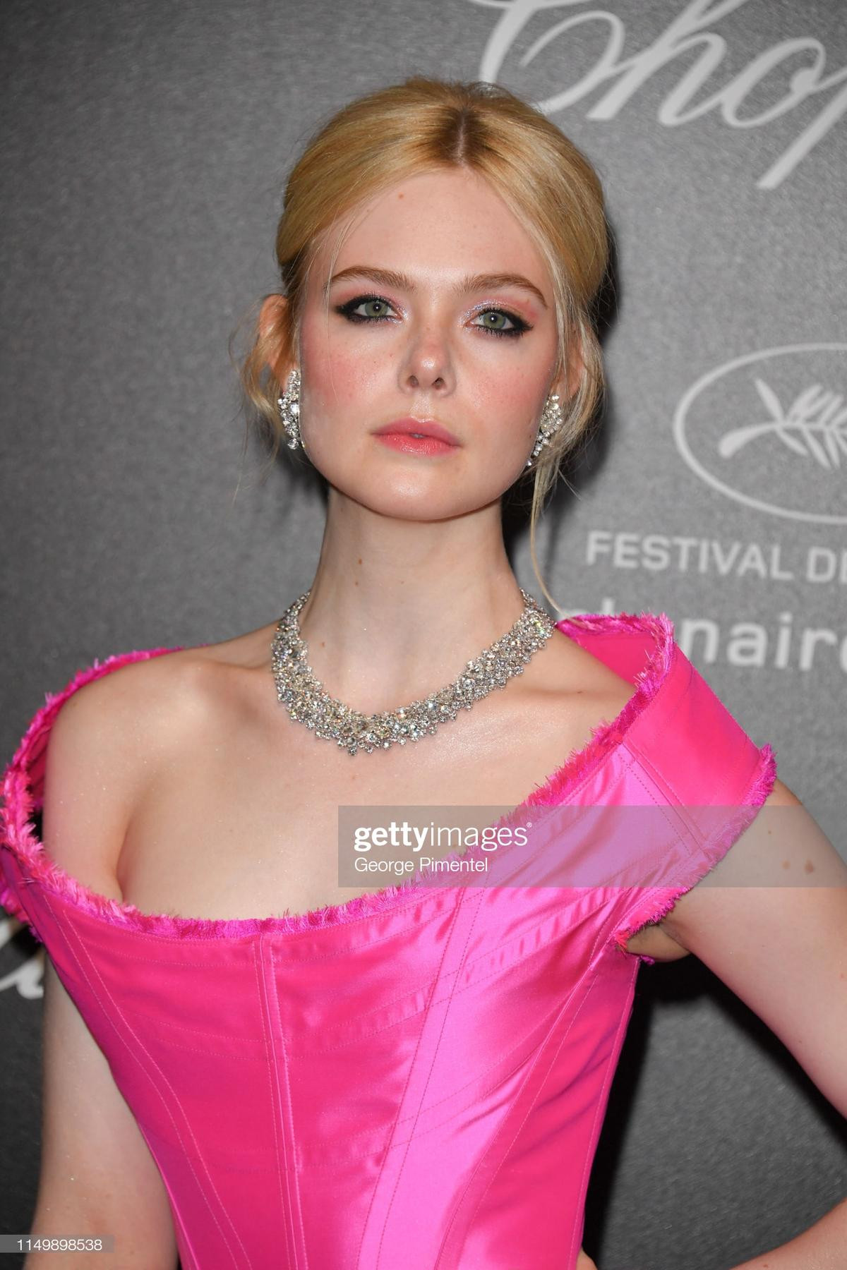 Tiệc tối Cannes 2019 ngày 4: Chompoo Araya - Elle Fanning tỏa sáng, nhưng đây mới là người gây sốt Ảnh 5