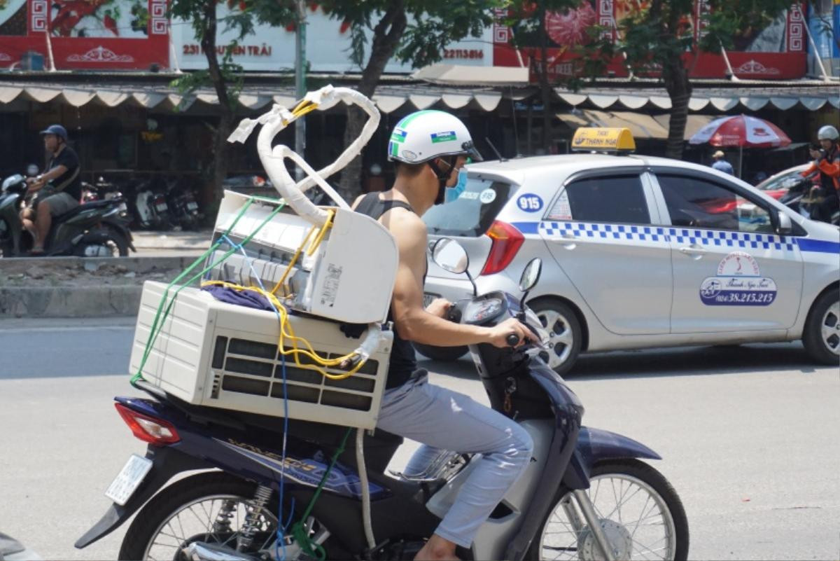 Thợ điều hoà ‘hốt bạc’, làm việc hết công suất vào mùa Hà Nội nắng nóng đỉnh điểm hơn 40 độ C Ảnh 6