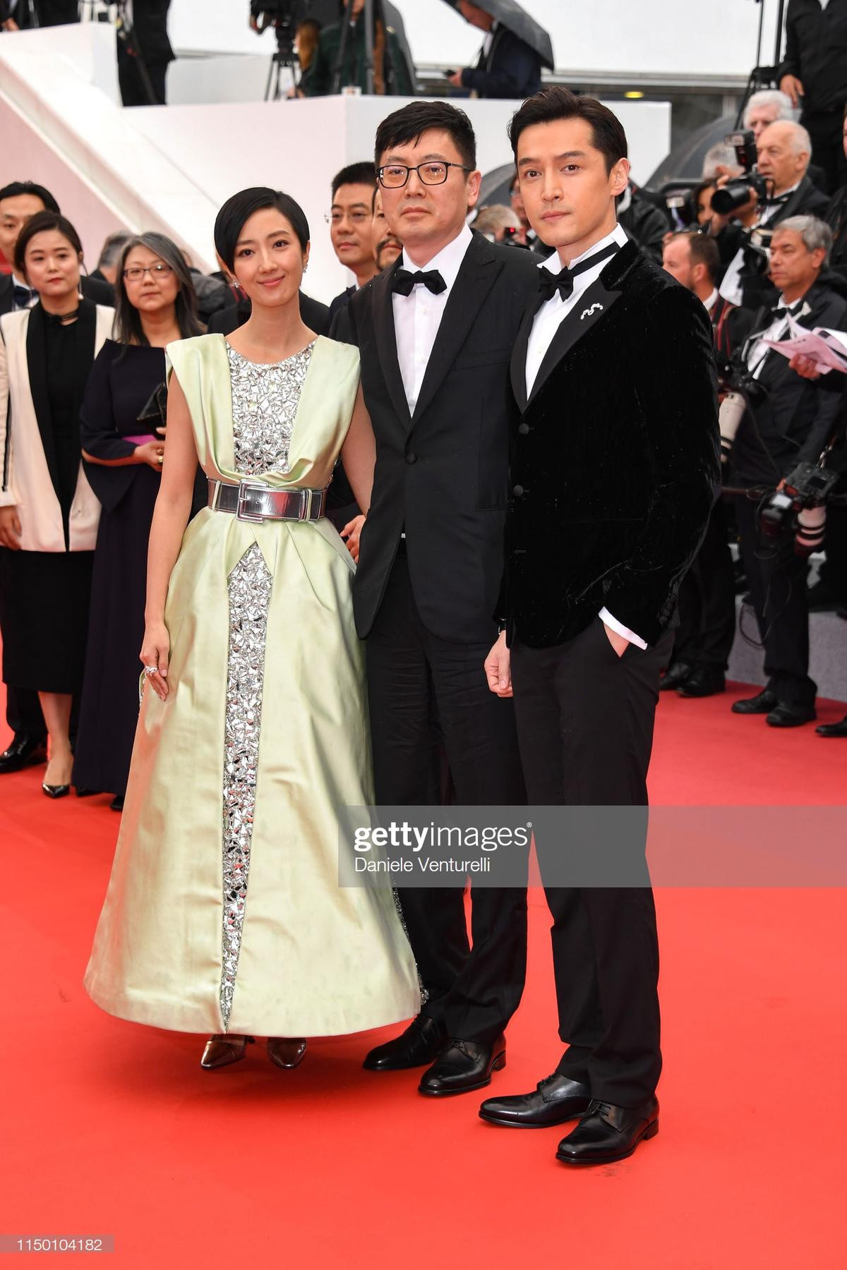 Mặc trời mưa, Quan Hiểu Đồng, Hồ Ca vẫn tỏa sáng trên thảm đỏ Cannes 2019 ngày 5 Ảnh 9