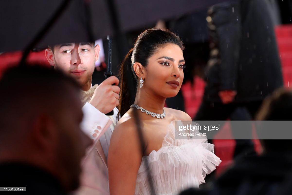 Mặc trời mưa, Quan Hiểu Đồng, Hồ Ca vẫn tỏa sáng trên thảm đỏ Cannes 2019 ngày 5 Ảnh 15