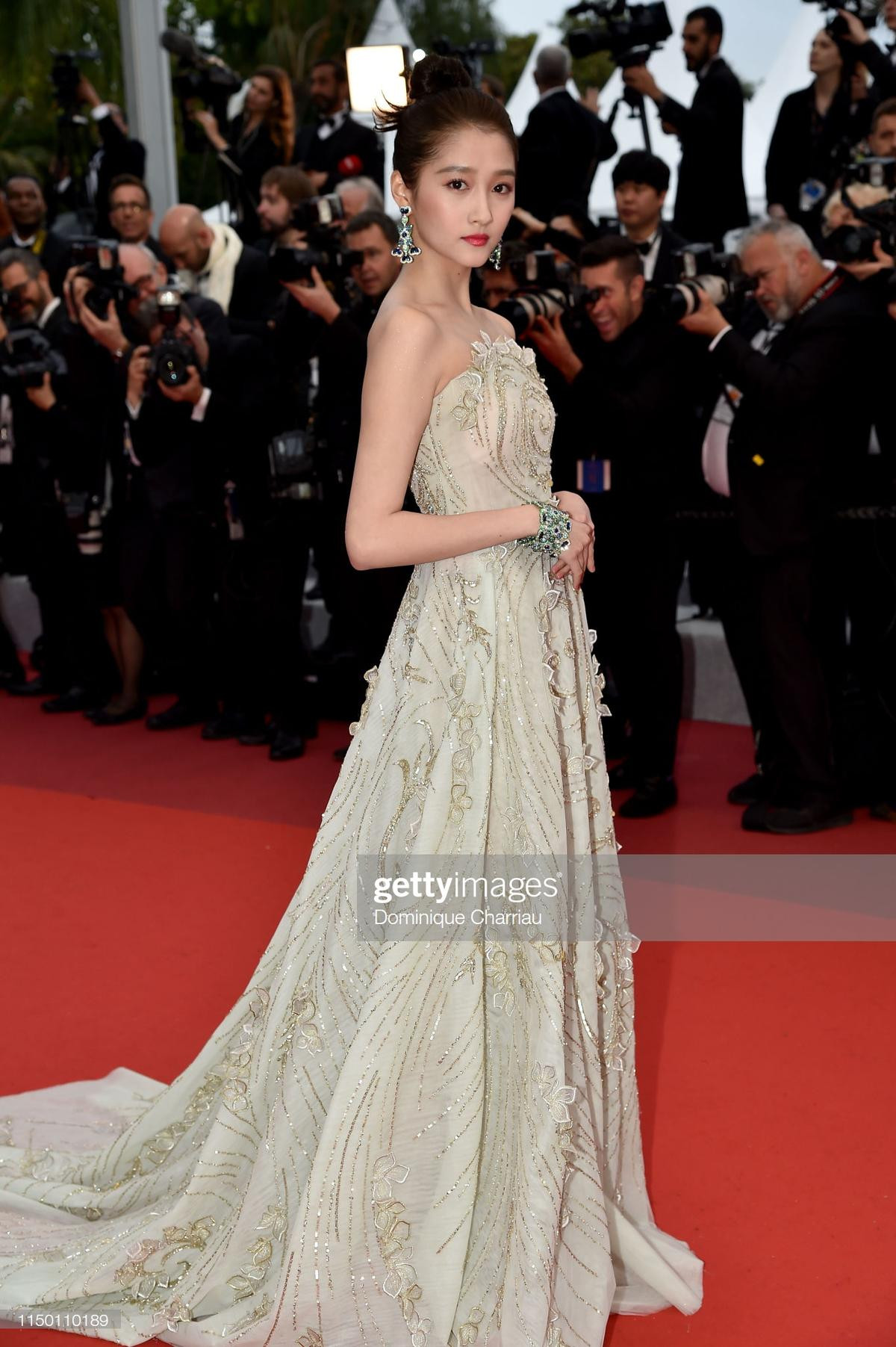 Mặc trời mưa, Quan Hiểu Đồng, Hồ Ca vẫn tỏa sáng trên thảm đỏ Cannes 2019 ngày 5 Ảnh 5