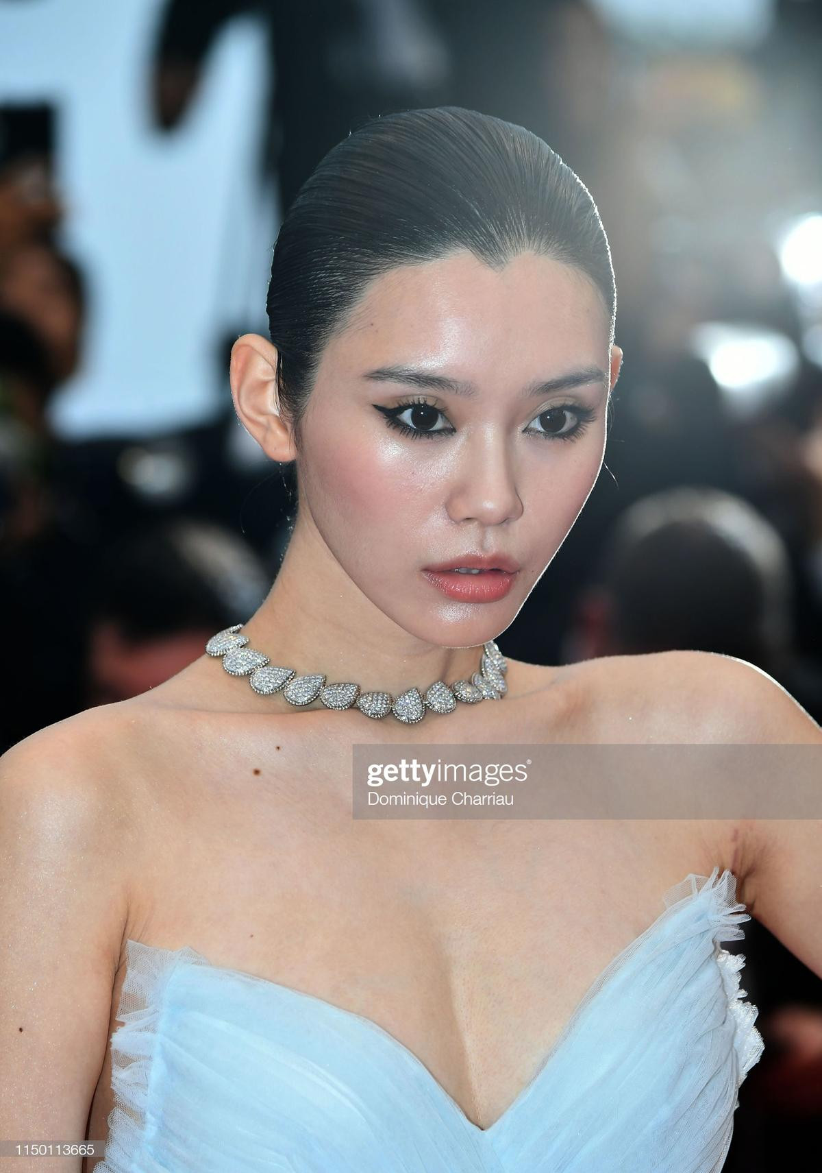 Mặc trời mưa, Quan Hiểu Đồng, Hồ Ca vẫn tỏa sáng trên thảm đỏ Cannes 2019 ngày 5 Ảnh 23