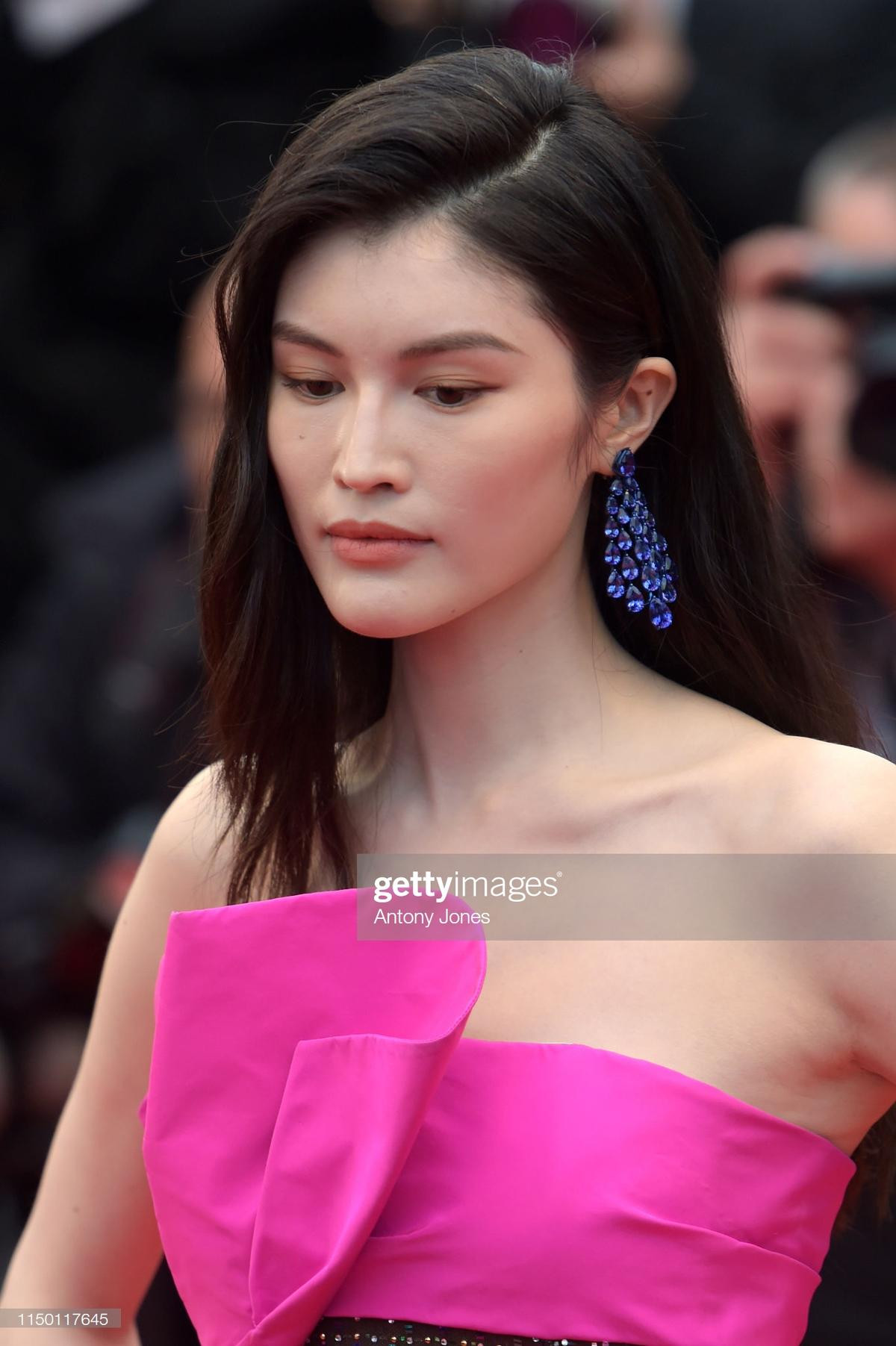 Mặc trời mưa, Quan Hiểu Đồng, Hồ Ca vẫn tỏa sáng trên thảm đỏ Cannes 2019 ngày 5 Ảnh 20