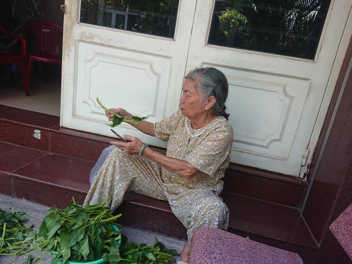 Hàng xóm nói về nghi phạm vụ 2 thi thể giấu trong bê tông: 'Có thể do người con làm, người mẹ vì thương con mà liên lụy' Ảnh 3