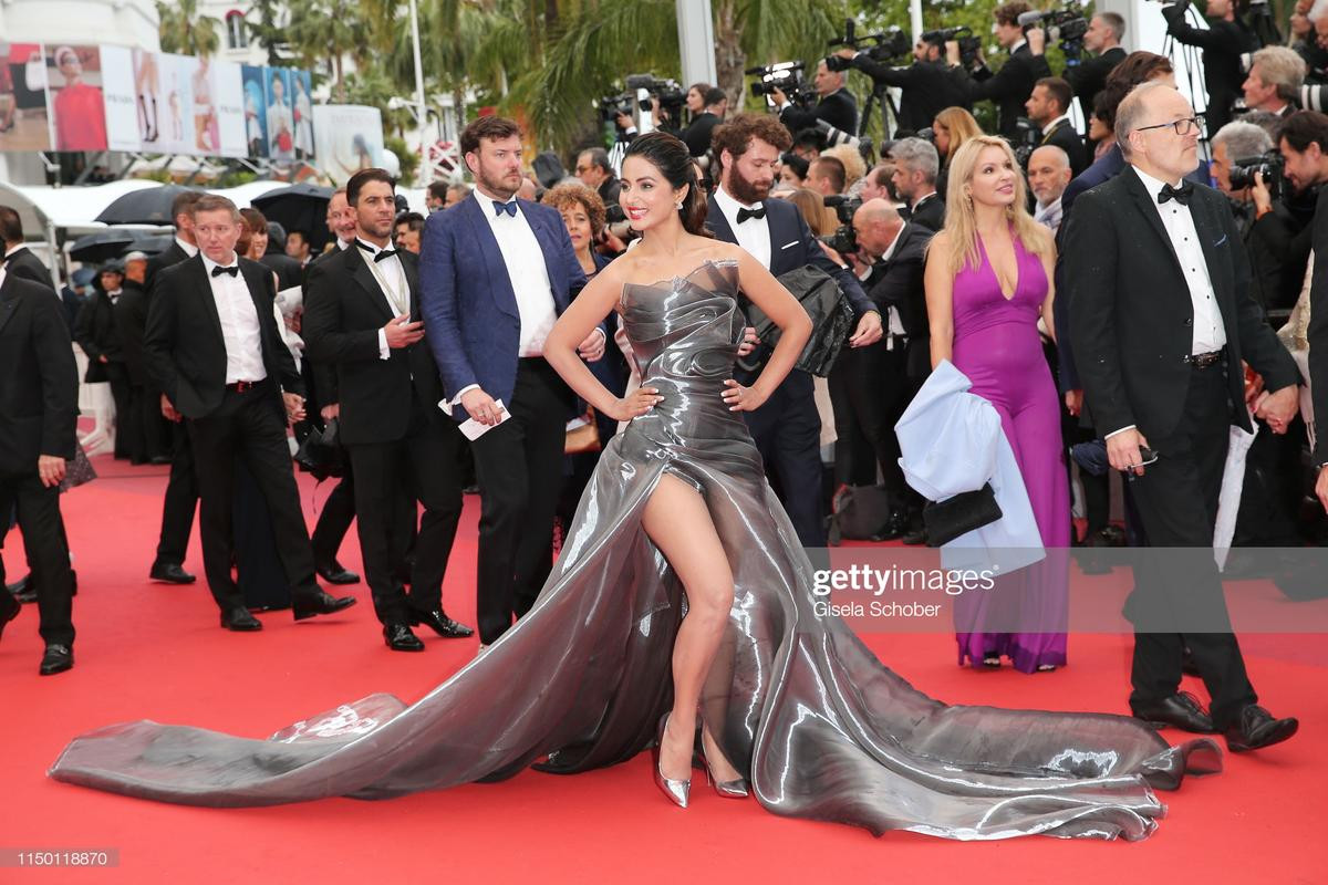 Thảm đỏ Cannes 2019 ngày 5: Nick Jonas và vợ Hoa hậu Thế giới 'tình bể bình' bên cạnh loạt sao hôn nhau đắm đuối và tạo dáng bá đạo Ảnh 37