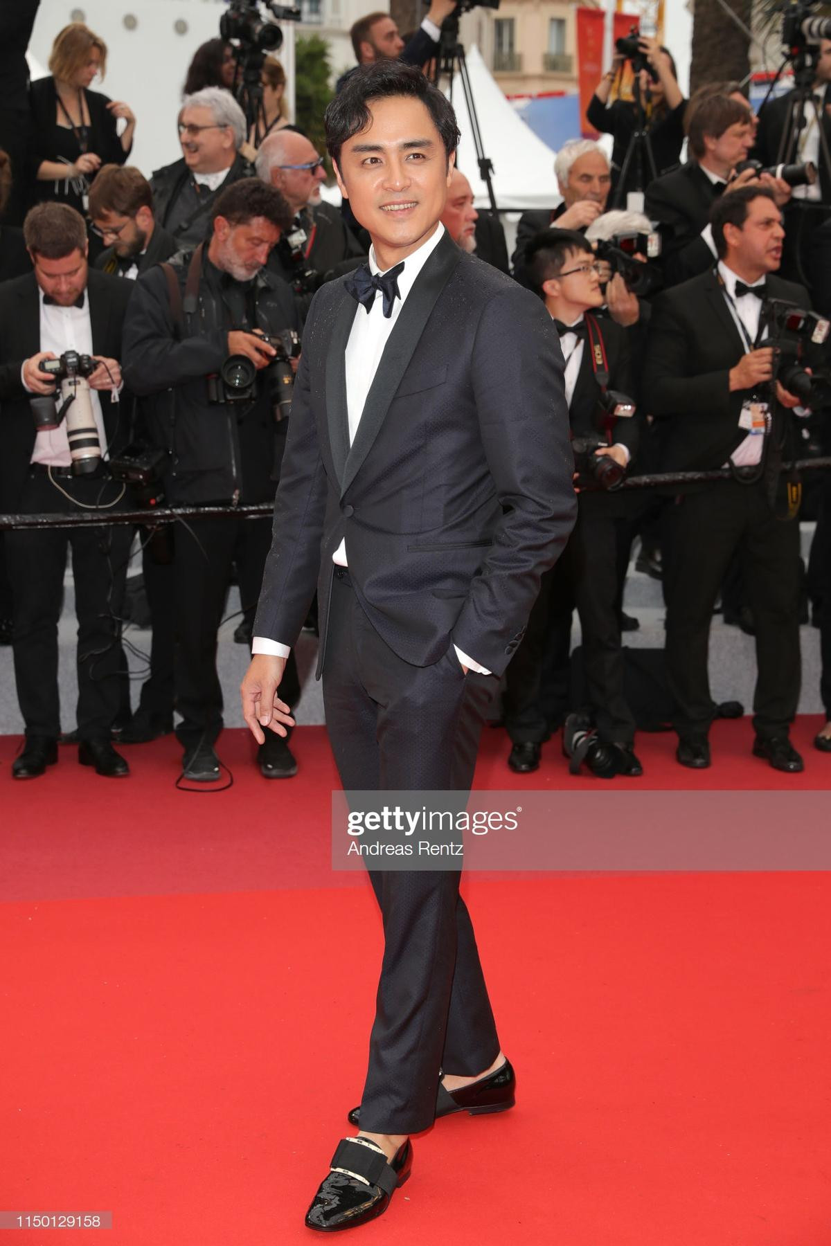 Mặc trời mưa, Quan Hiểu Đồng, Hồ Ca vẫn tỏa sáng trên thảm đỏ Cannes 2019 ngày 5 Ảnh 19