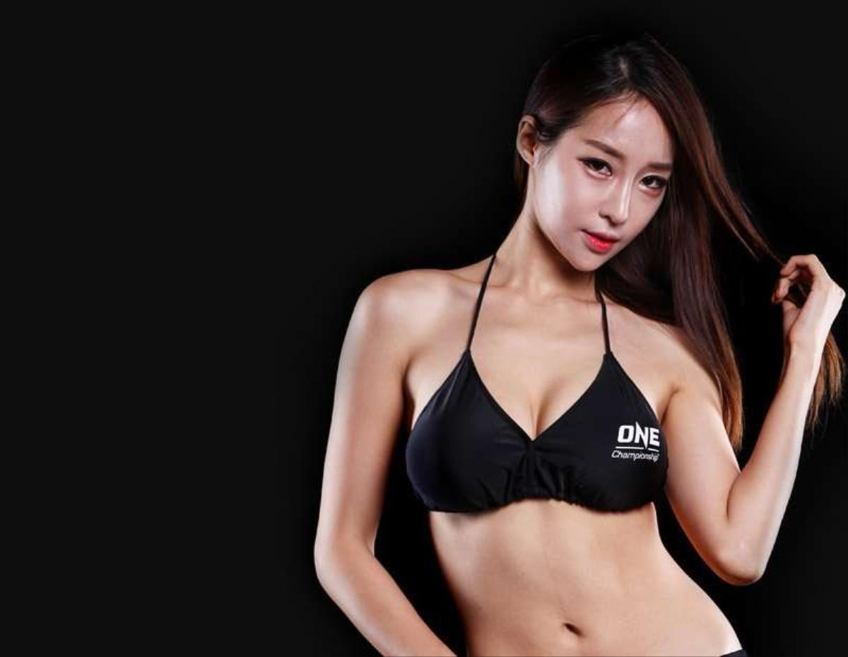 Những Ring Girl nóng bỏng trên sàn đấu võ Ảnh 5