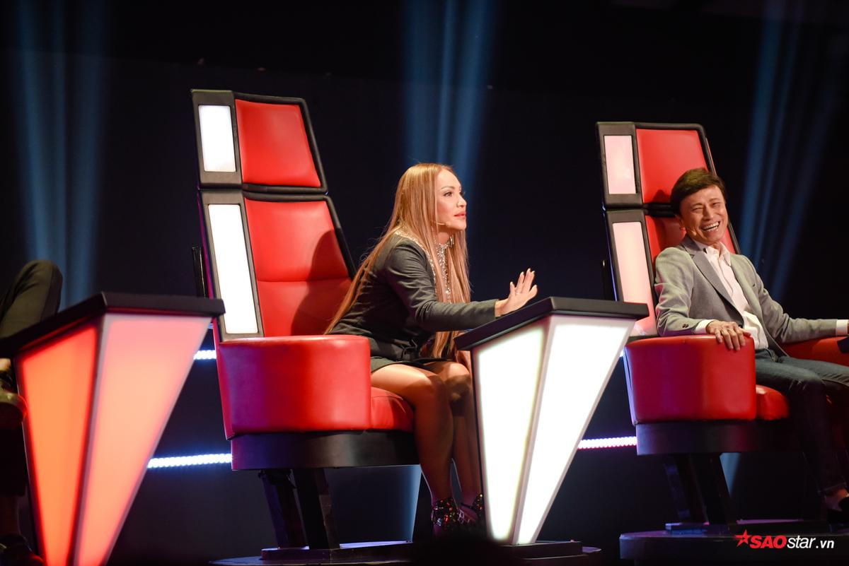 Vì sao Tuấn Ngọc nhầm lẫn CỨU - CƯỚP, Hồ Hoài Anh 'ngồi không' suốt 3 tập The Voice 2019? Ảnh 5