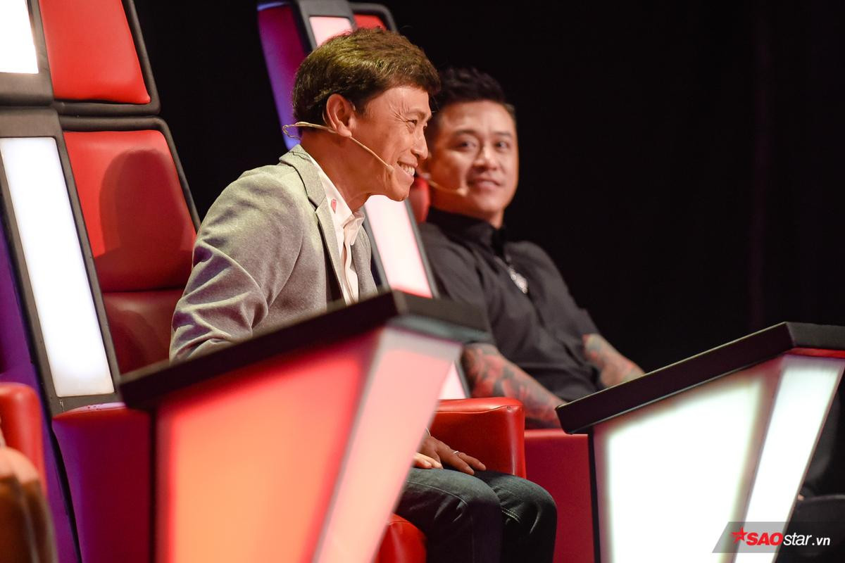 Vì sao Tuấn Ngọc nhầm lẫn CỨU - CƯỚP, Hồ Hoài Anh 'ngồi không' suốt 3 tập The Voice 2019? Ảnh 1