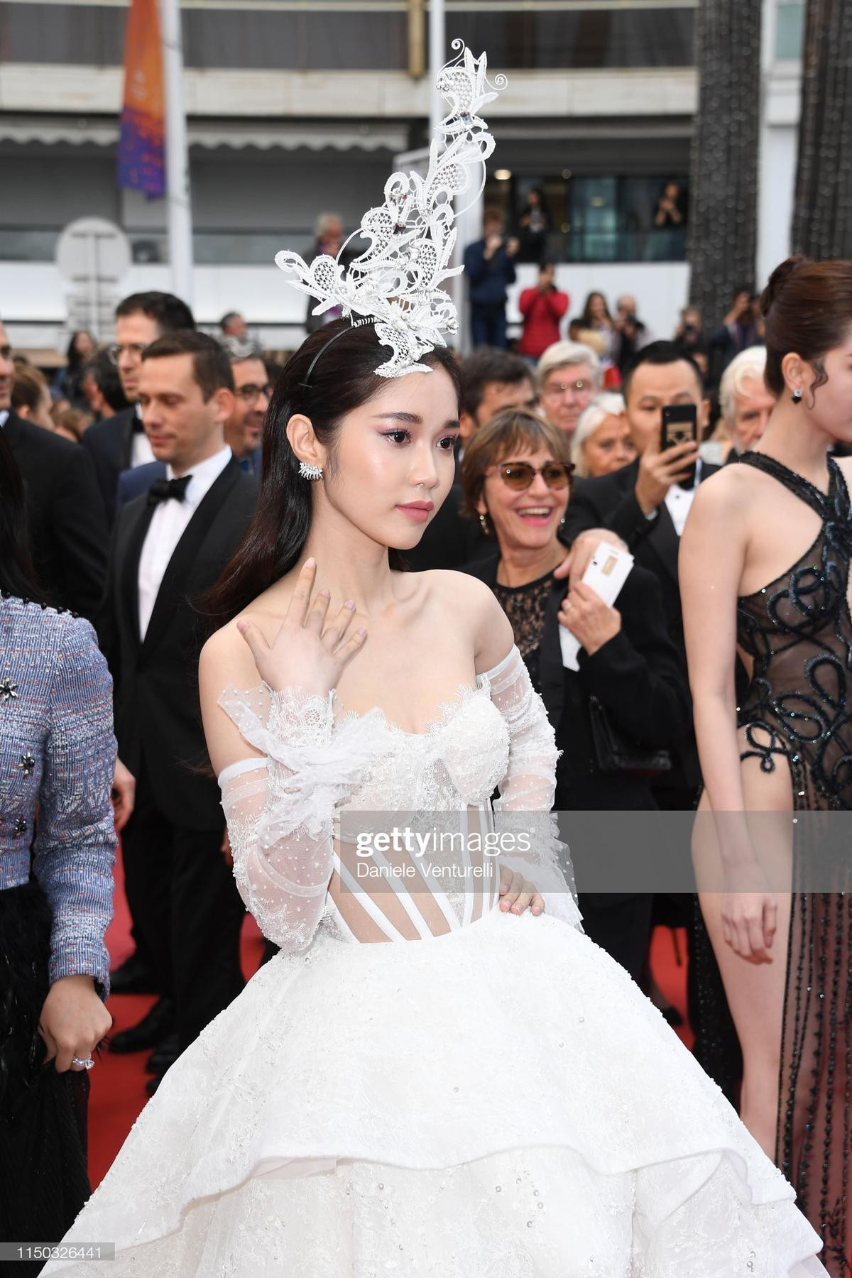 Dám chắc bạn không nhận ra Ngọc Trinh trên thảm đỏ Cannes 2019: Trang phục hở hang bị đánh giá phản cảm Ảnh 13