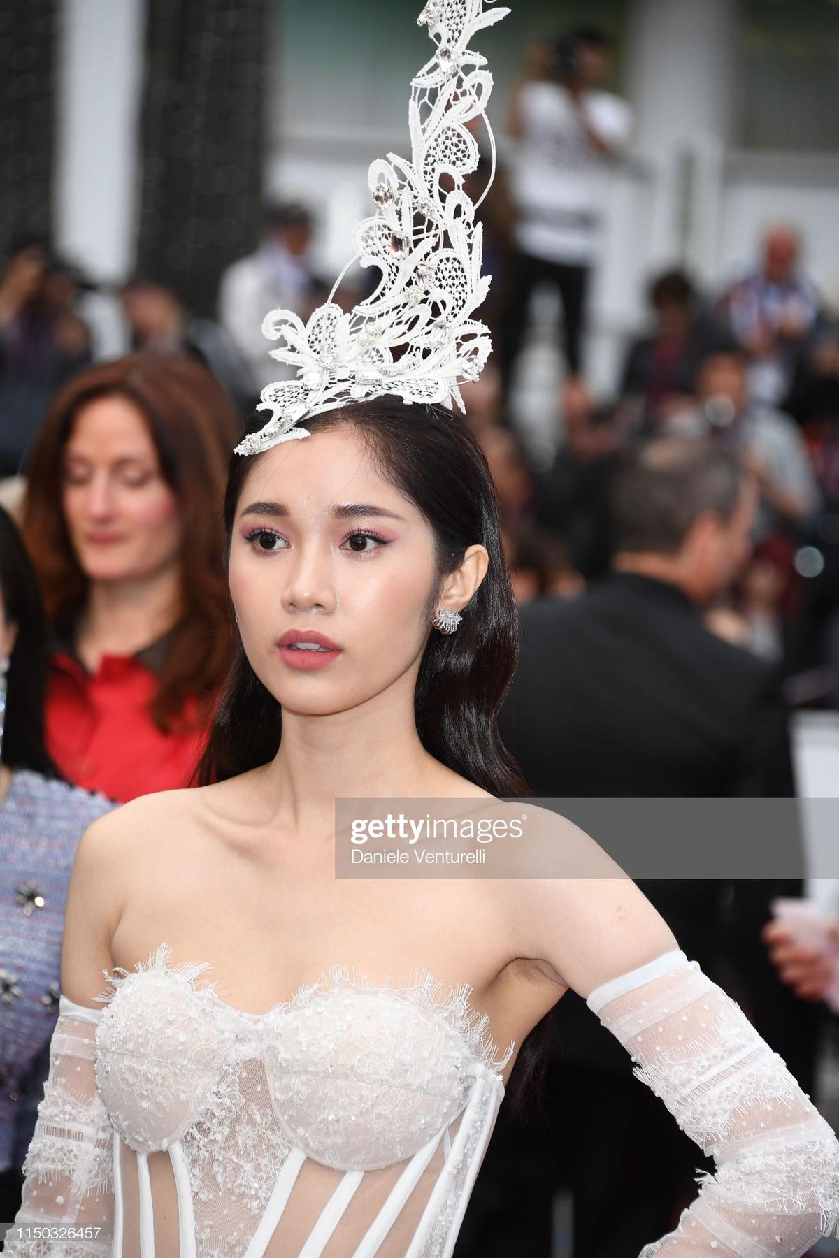 Dám chắc bạn không nhận ra Ngọc Trinh trên thảm đỏ Cannes 2019: Trang phục hở hang bị đánh giá phản cảm Ảnh 15