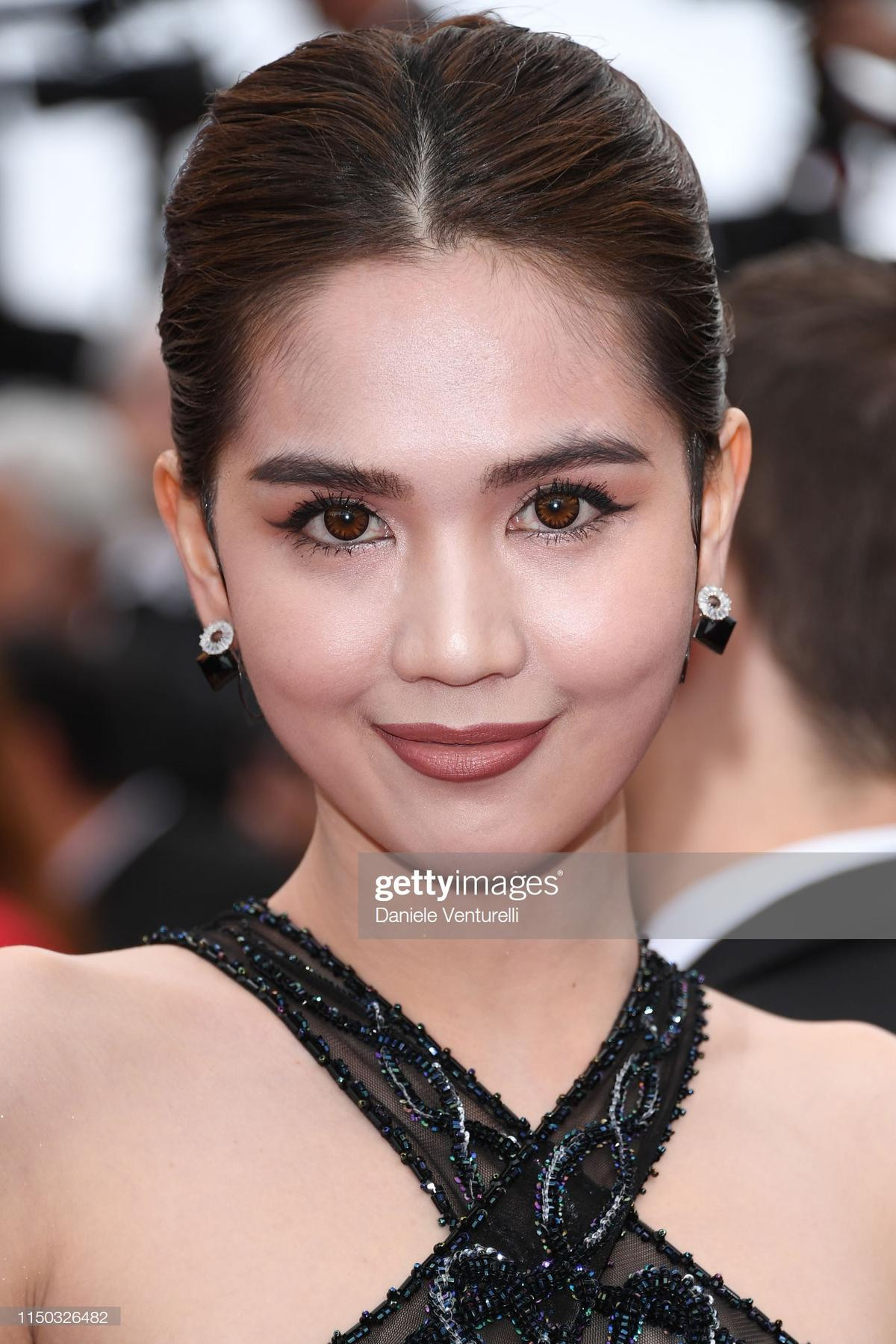 Bi hài Cannes 2019: Giới truyền thông quốc tế nhầm lẫn Ngọc Trinh và Cổ Lực Na Trát trên thảm đỏ ngày 6 Ảnh 9