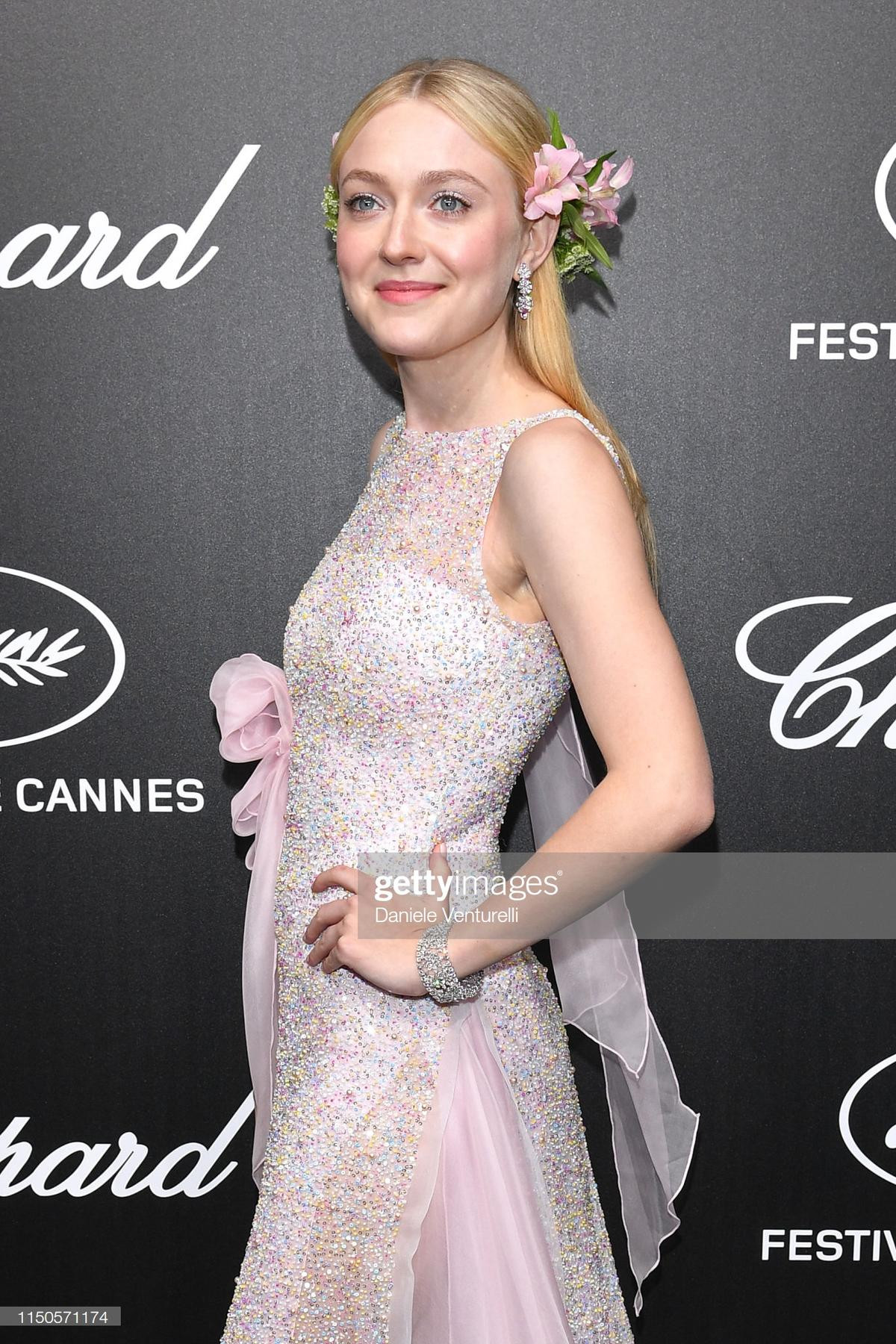 Cannes 2019 ngày 7: Chương Tử Di khoe vòng 1 khủng, Quan Hiểu Đồng 'lép vế' trước Elle Fanning dù đã chưng diện Ảnh 12