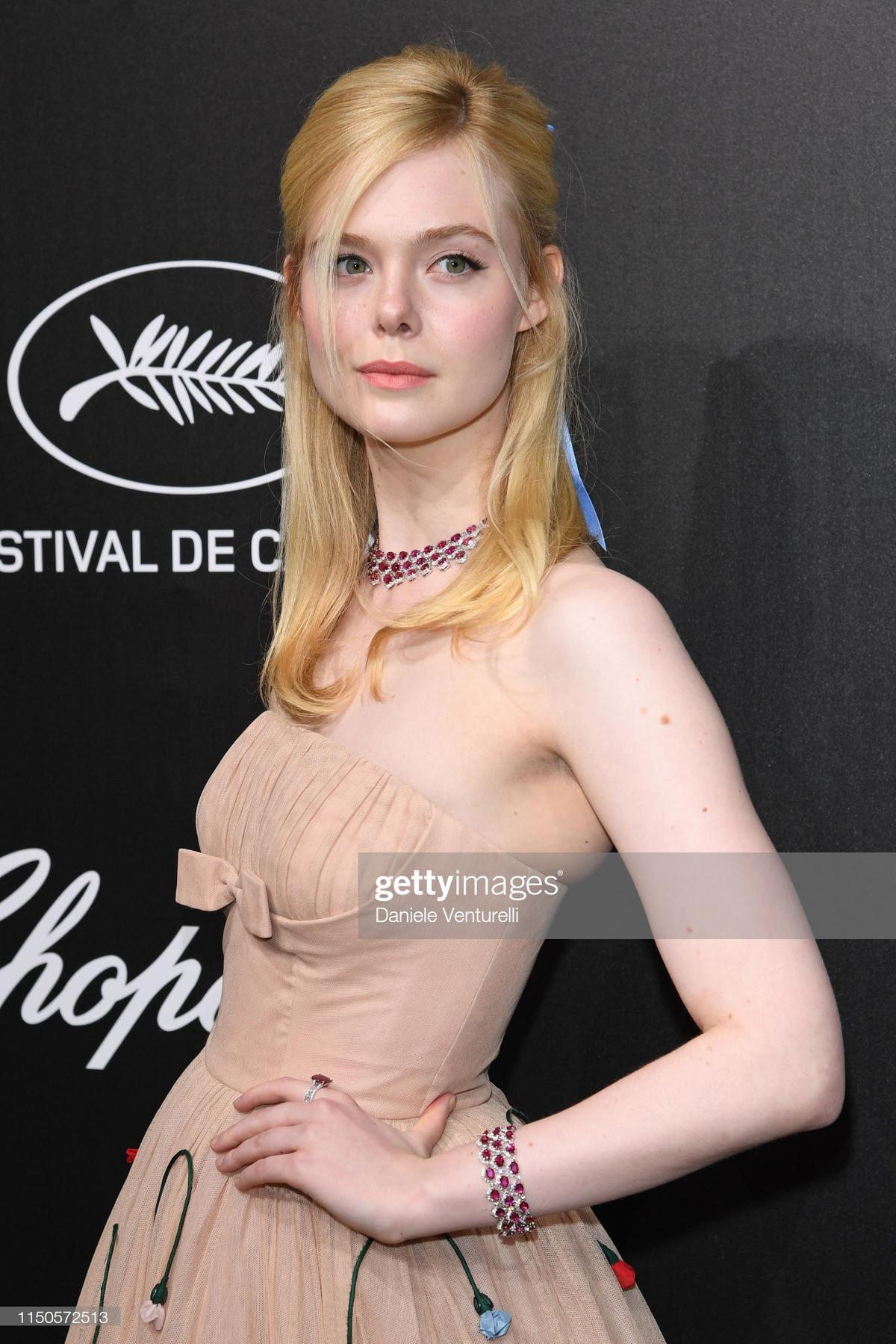 Cannes 2019 ngày 7: Chương Tử Di khoe vòng 1 khủng, Quan Hiểu Đồng 'lép vế' trước Elle Fanning dù đã chưng diện Ảnh 9