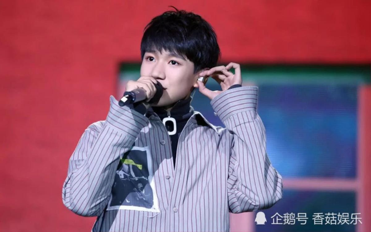 Fan TFBOYs bức xúc khi Dịch Dương Thiên Tỉ là đại sứ cấm hút thuốc còn Vương Nguyên hút thuốc lá Ảnh 2